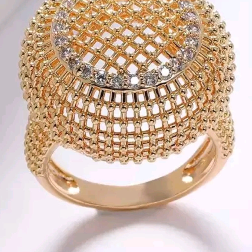Elegant Gold Plated and Silver Women's Ring.  Brand New Size 7